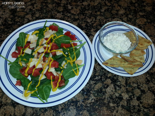 Salad, cottage cheese and pita crisps
